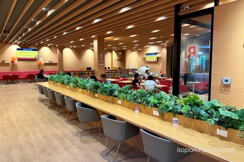 楽天カードワイキキラウンジの中