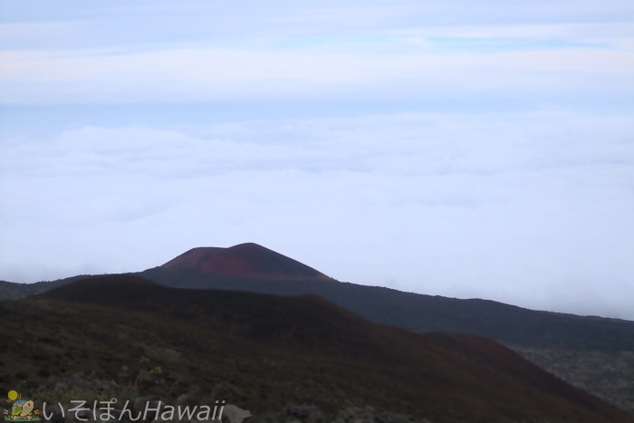 マウナケア山頂に向かう途中の景色 雲より高い