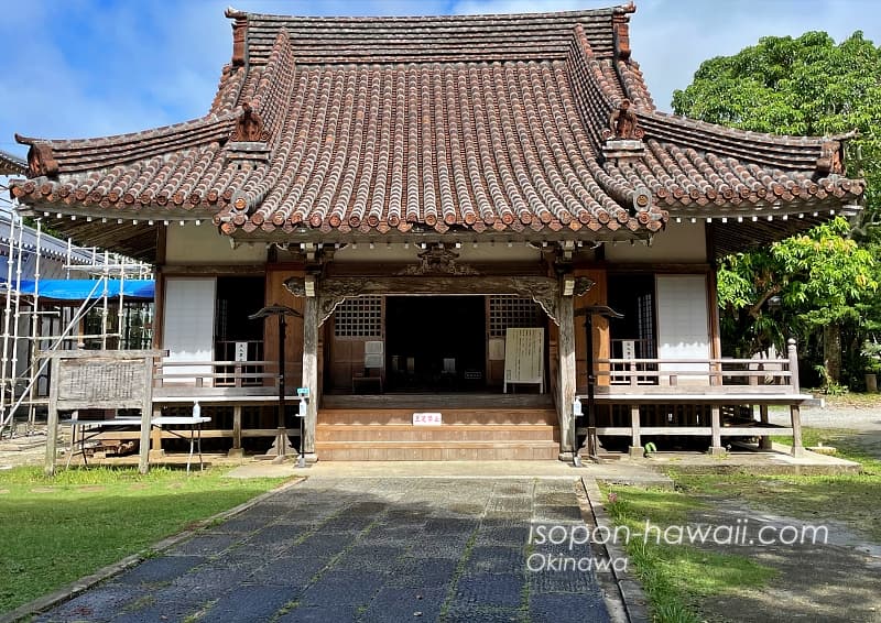 金武観音寺の本堂