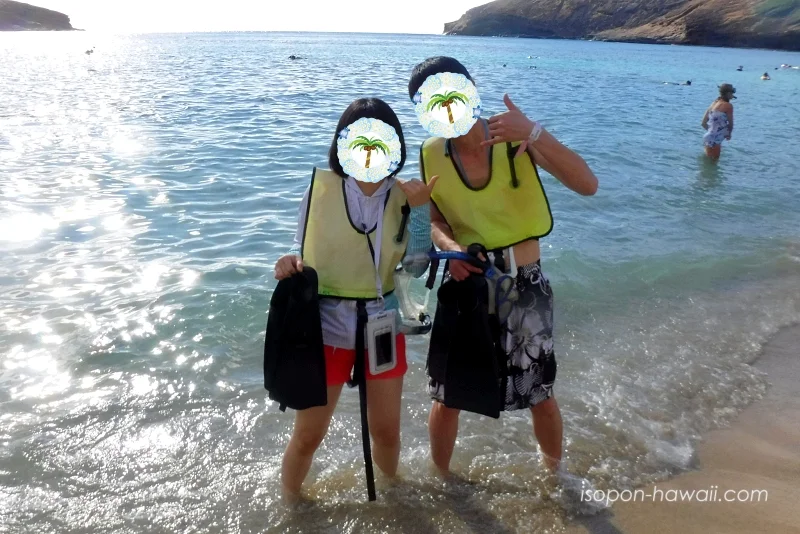 ハナウマ湾のビーチの記念写真 いそぽんとつまぽん