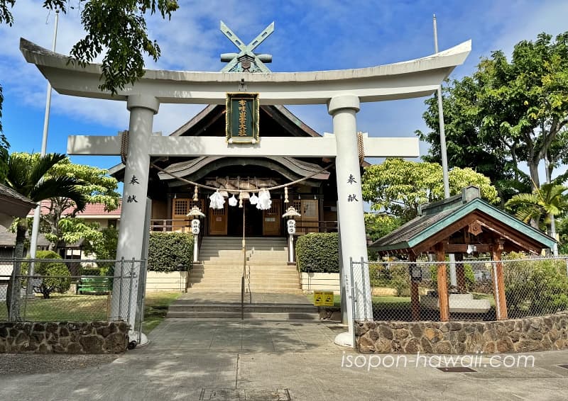 ハワイ出雲大社の鳥居と本殿