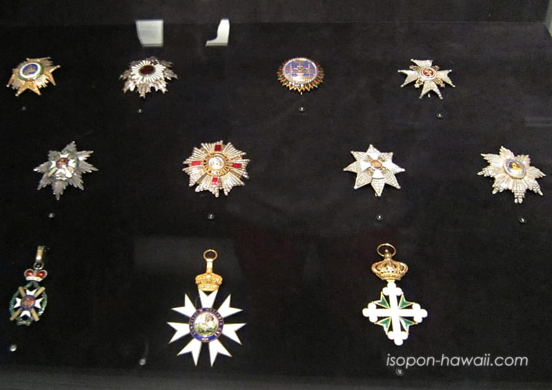 イオラニ宮殿地下ギャラリーの展示物 勲章