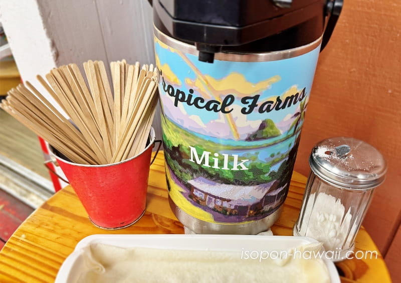トロピカルファーム（マカダミアナッツファーム・アウトレット）の試飲できるコーヒーに入れるミルク