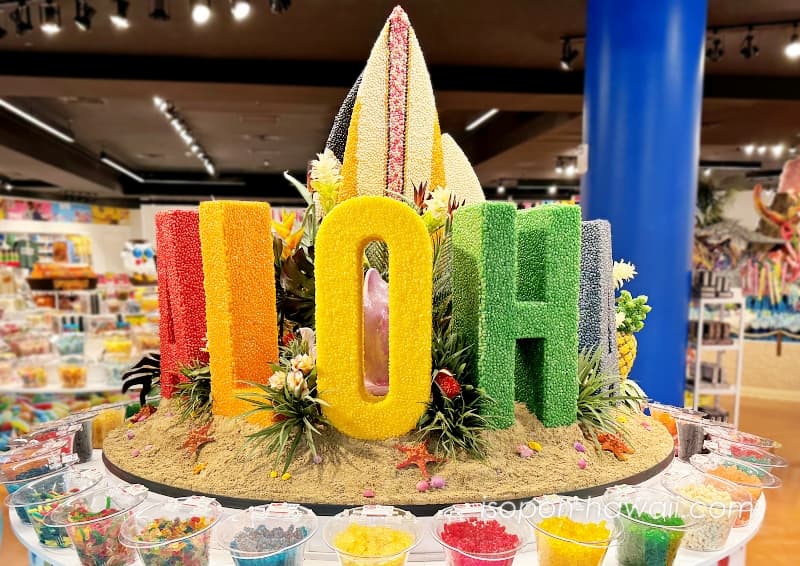 IT'SUGARの店内ディスプレイ「ALOHAとサーフボード」