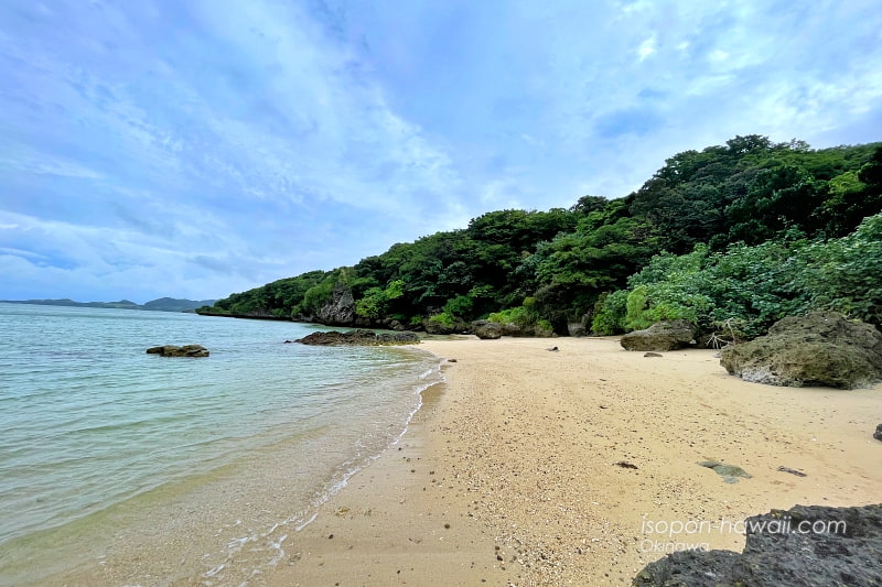 サビチ洞を左に進んだ海岸