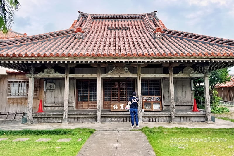 桃林寺本堂 屋根が独特な形をしている