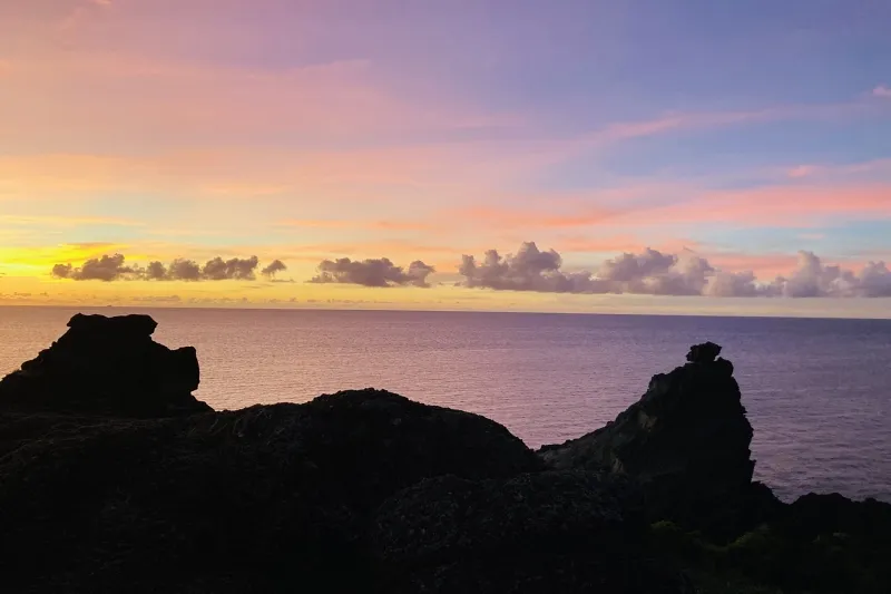 御神崎の夕焼けと姉の頭岩