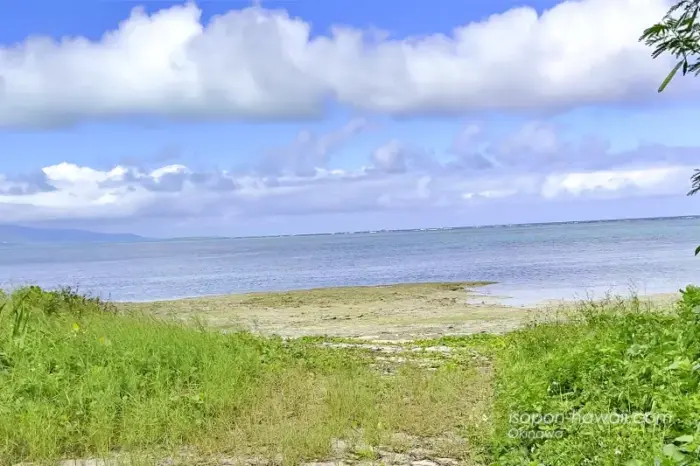 安里クヤマの墓の先にある浜