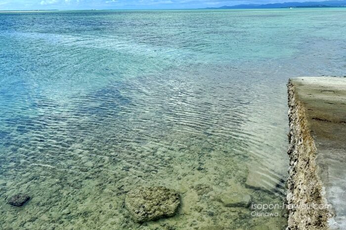 西桟橋から見る海 水が透き通っている