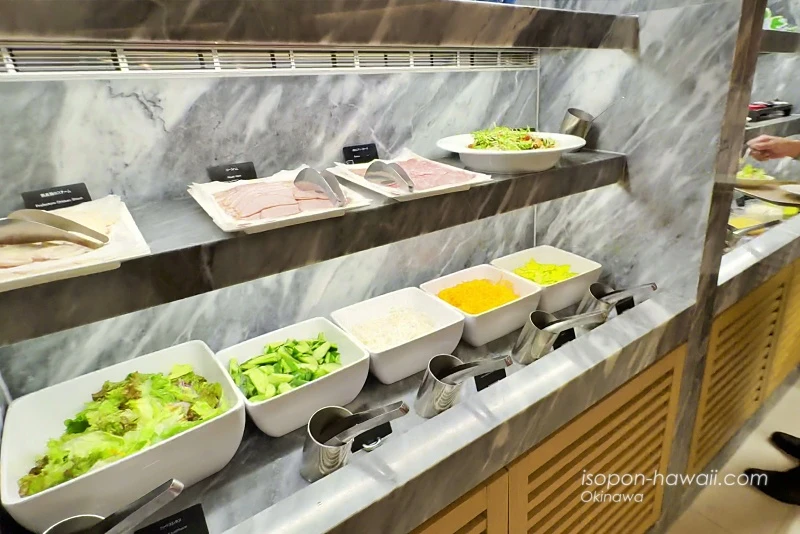 サラダコーナー