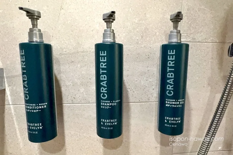 【オーシャンビュー】ヒルトン宮古島・ツインデラックスルーム バスルーム CRABTREEのシャンプー、コンディショナー、ボディウォッシュ