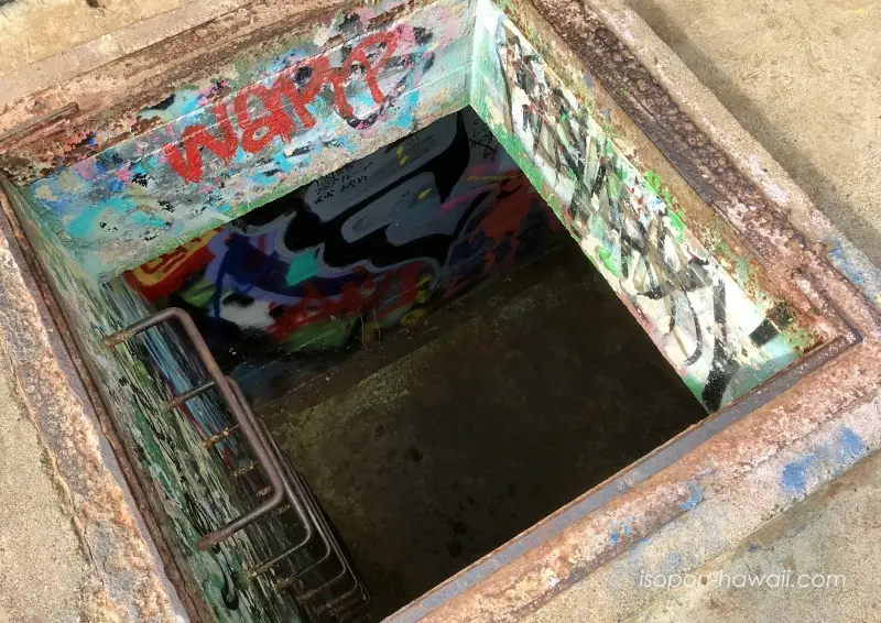 ラニカイピルボックス頂上 中と外を行き来する穴