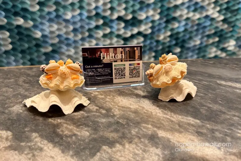 ヒルトン宮古島 フロントデスクの貝で作られたシーサー