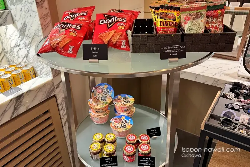 ヒルトン宮古島の売店 食品の品ぞろえ