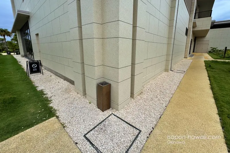 ヒルトン宮古島 駐車場側の喫煙所