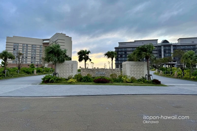 正面から見たキャノピーbyヒルトンとヒルトン宮古島