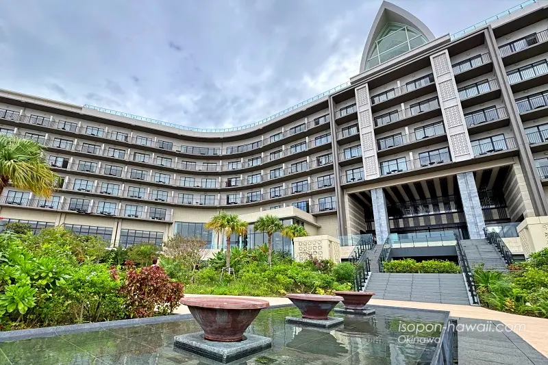 プール側から見たヒルトン宮古島の客室