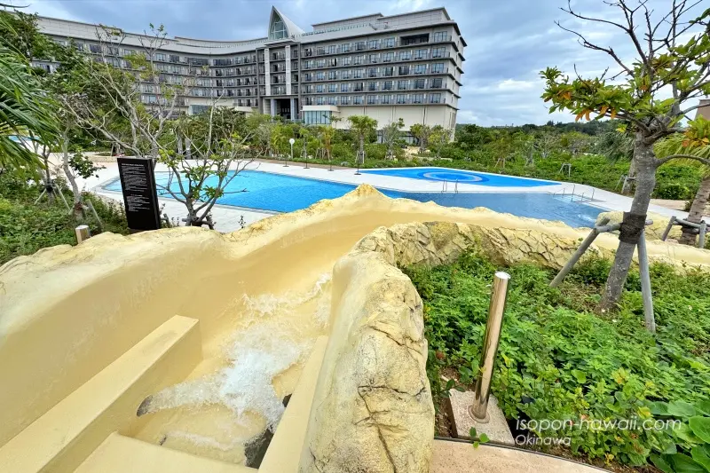 ヒルトン宮古島 キッズプールのスライダーを上から見たところ