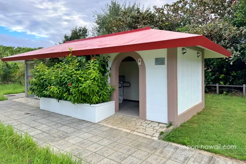 前浜農村公園のトイレ きれいな外装