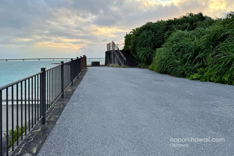 みやこサンセットビーチの北端にある展望スポット