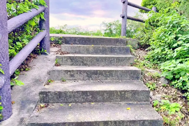 来間東農村公園(来間大橋展望台)展望スペースへの階段