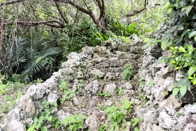 来間遠見番所の石段