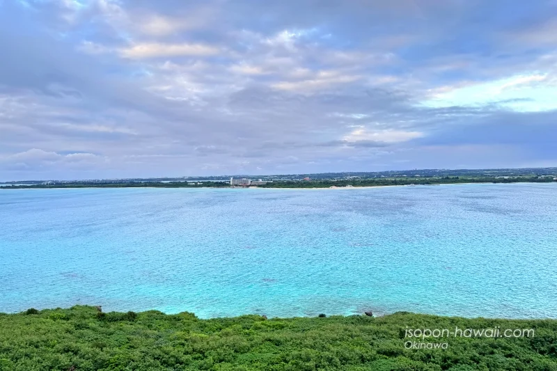 竜宮城展望台3階の景色 海と与那覇前浜
