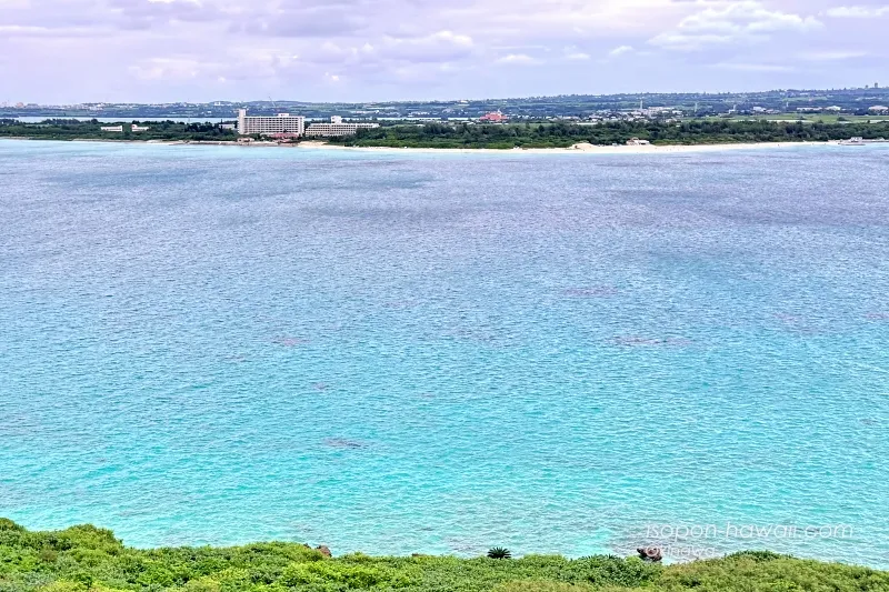 竜宮城展望台3階の景色 海と与那覇前浜ビーチ