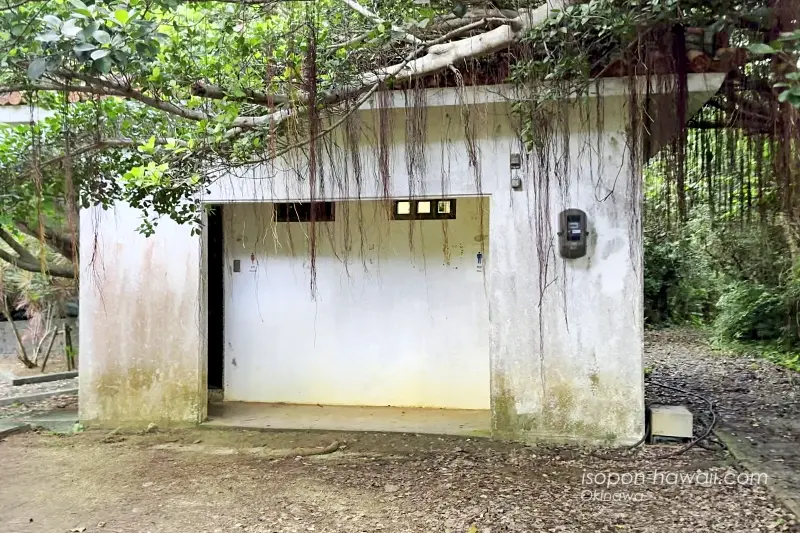 竜宮城展望台のトイレ 外見は汚い