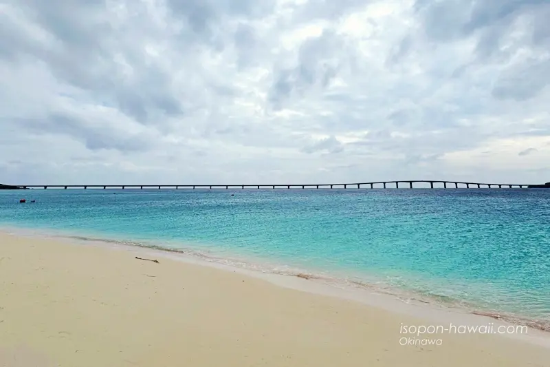 与那覇前浜ビーチから見た来間大橋 拡大