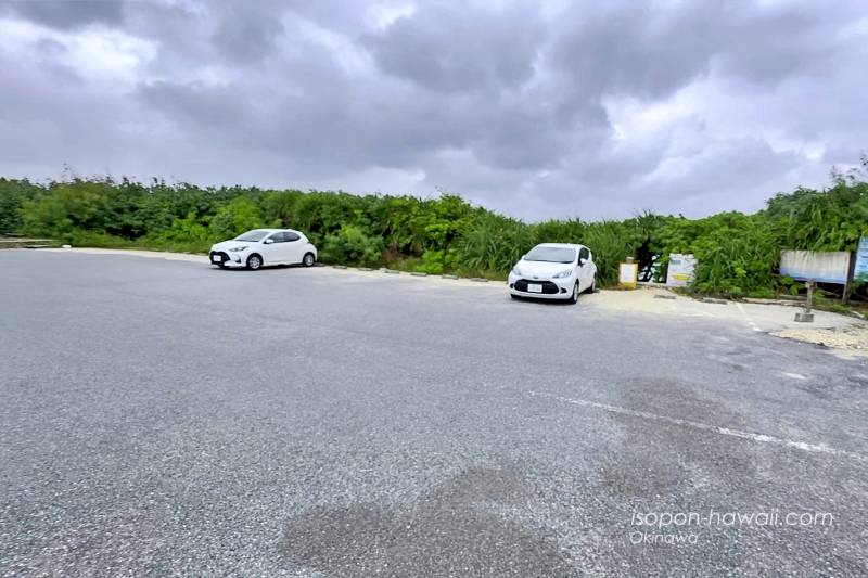 フナクスビーチの駐車場