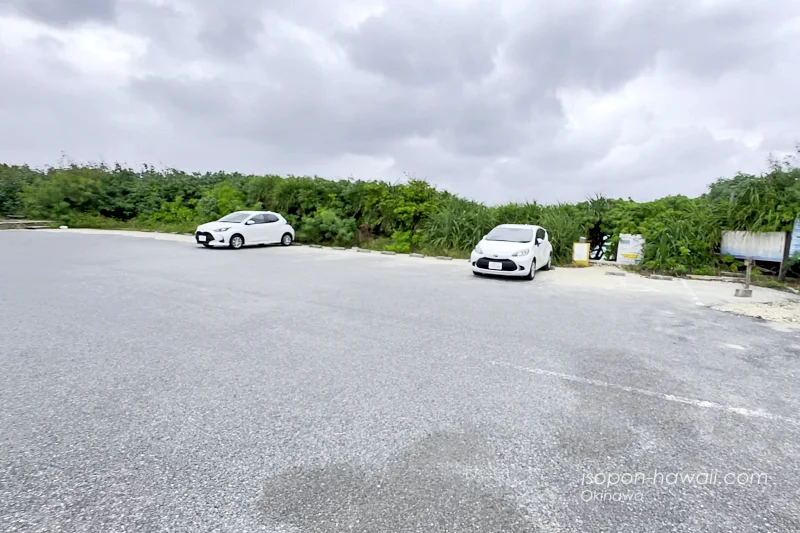 フナクスビーチの駐車場