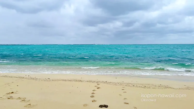 オハマビーチ 海と砂浜のコントラスト