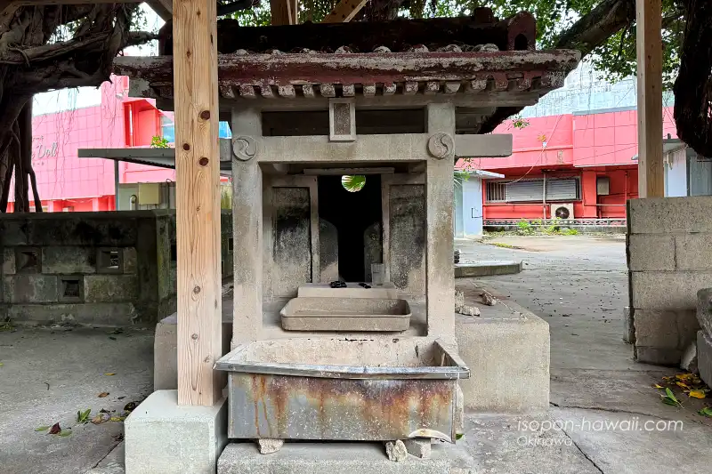 漲水御嶽 扁額が読めない