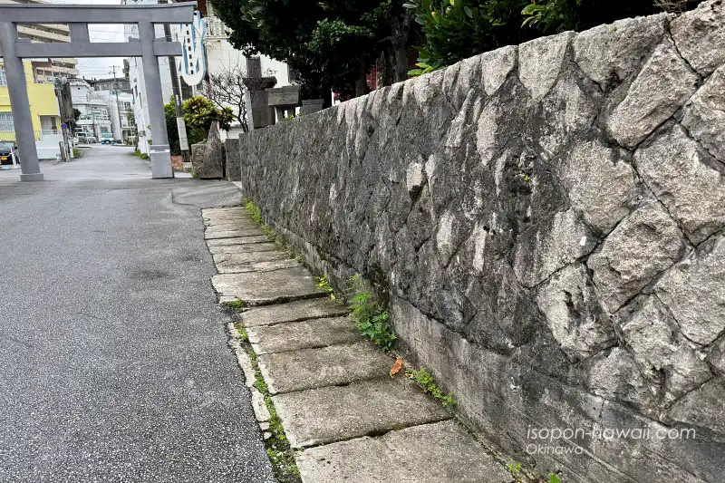 漲水御嶽 東側の石垣