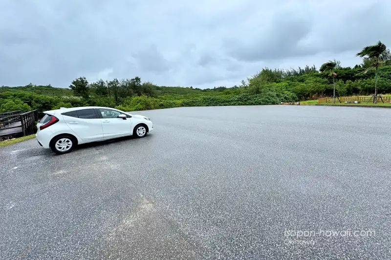 島尻のマングローブ林の駐車場