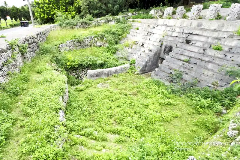 仲宗根豊見親の墓