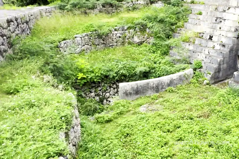 仲宗根豊見親の墓 井戸