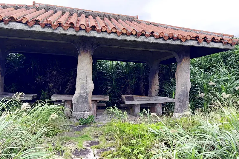 東平安名崎 Red roofed gazebo 赤い屋根の東屋