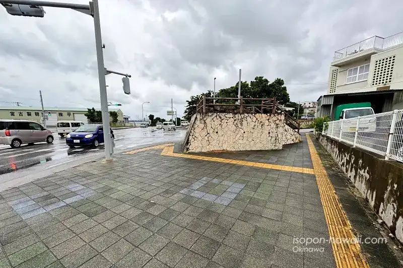 大立大殿みゃーか 歩道の真ん中にある