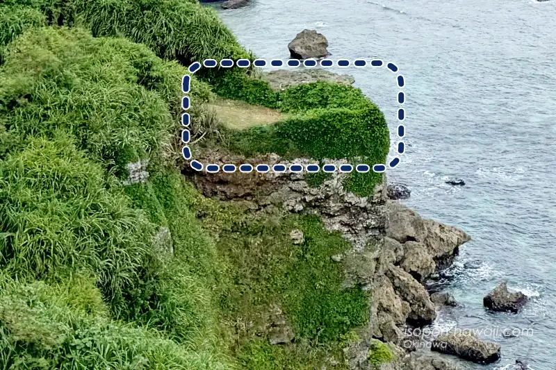 ムイガー断崖 柵のない崖を横から見た