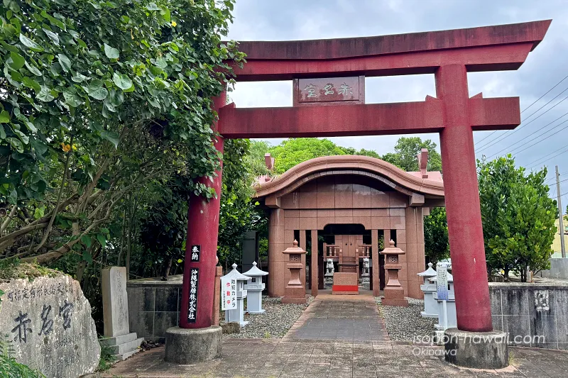 赤名宮 赤い鳥居とピカピカの拝殿