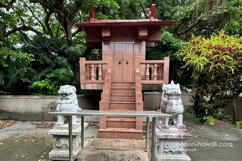 赤名宮 神殿と狛犬